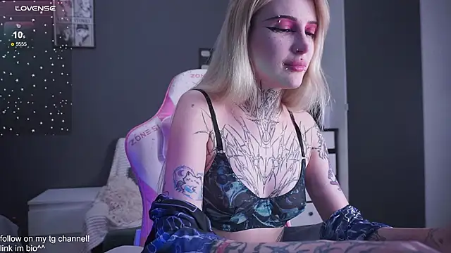 fraulein mooon online show from 11/19/25, 02:55