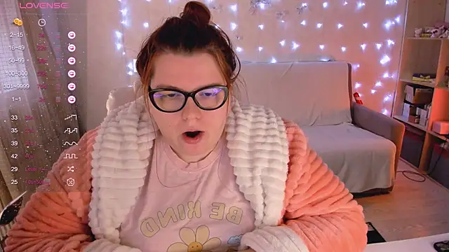 Snapshot of Melissa_Purr chatting on 01/07/25, 11:48 Melissa Purr online show from 01/07/25, 11:48