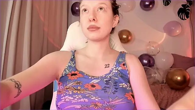 Viktoria Oliverr online show from 10/28/25, 05:29