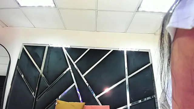 Ivanna18 x online show from 10/25/25, 03:28