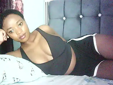 Cryaluna online show from 05/07/26, 04:50