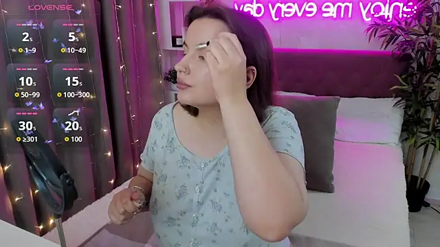 FeralPeach online show from 09/19/25, 03:43