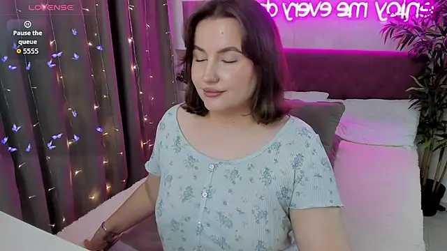 FeralPeach online show from 09/17/25, 04:14