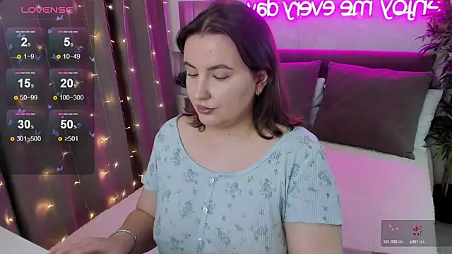 FeralPeach online show from 11/26/25, 04:56