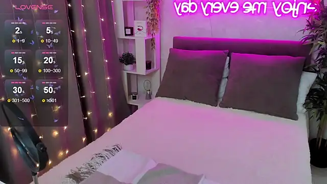 FeralPeach online show from 11/27/25, 03:51