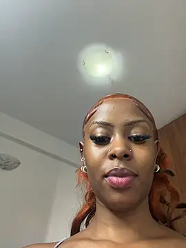 Snapshot of Rose_berry chatting on 05/24/26, 04:56 Rose berry online show from 05/24/26, 04:56