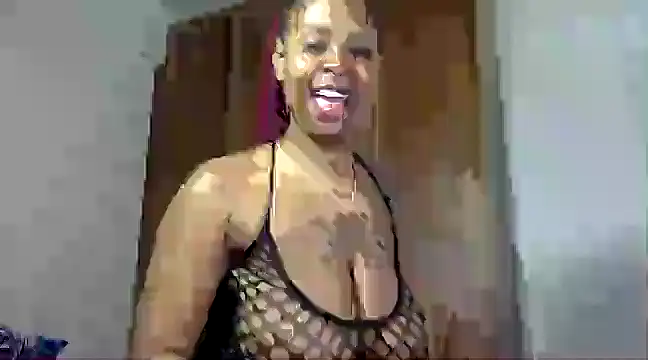 Snapshot of Rose_berry chatting on 02/23/25, 07:22 Rose berry online show from 02/23/25, 07:22