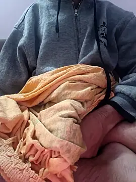 Collegeboywithbigweapan21 online show from 12/16/25, 05:06