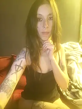 Snapshot of HerMagickTouch chatting on 10/28/25, 05:45 HerMagickTouch online show from 10/28/25, 05:45