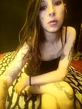 Snapshot of HerMagickTouch chatting on 10/26/25, 06:19 HerMagickTouch online show from 10/26/25, 06:19