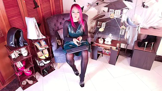 missmabelle online show from 10/31/25, 05:42