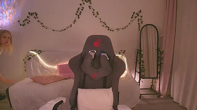 Eva Davi online show from 10/23/25, 02:21