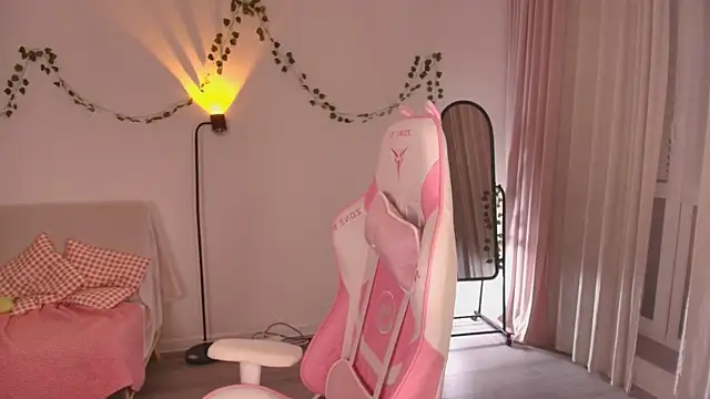 Eva Davi online show from 12/23/25, 01:49