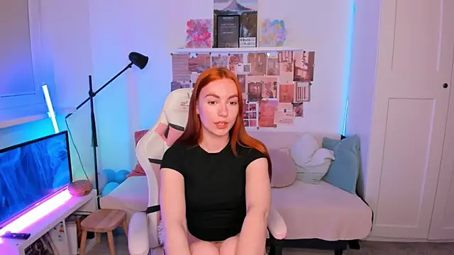 Mia Madden online show from 04/15/26, 02:17