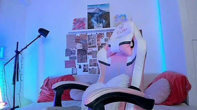 Mia Madden online show from 09/18/25, 03:42