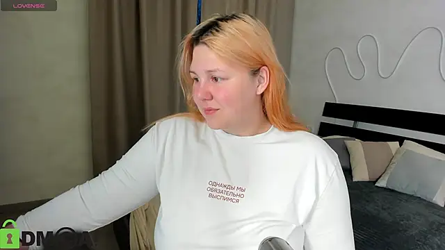 Snapshot of Ruth_Oliver chatting on 10/27/25, 01:06 Ruth Oliver online show from 10/27/25, 01:06