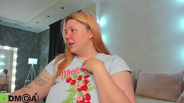 Snapshot of Ruth_Oliver chatting on 10/19/25, 12:35 Ruth Oliver online show from 10/19/25, 12:35