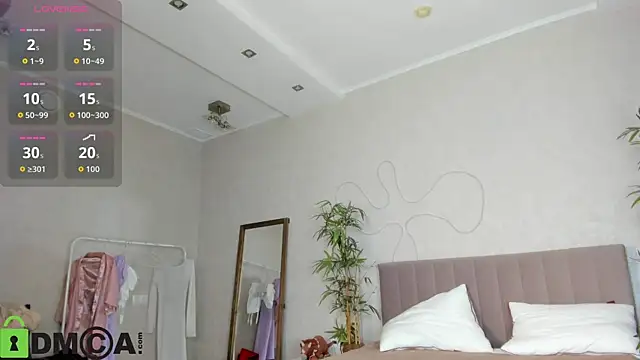 Snapshot of Ruth_Oliver chatting on 10/03/25, 01:20 Ruth Oliver online show from 10/03/25, 01:20