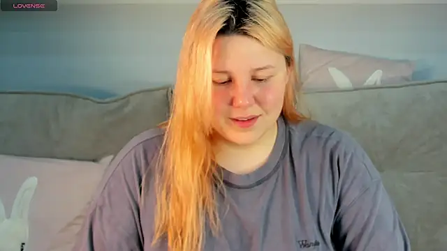 Snapshot of Ruth_Oliver chatting on 10/26/25, 01:06 Ruth Oliver online show from 10/26/25, 01:06