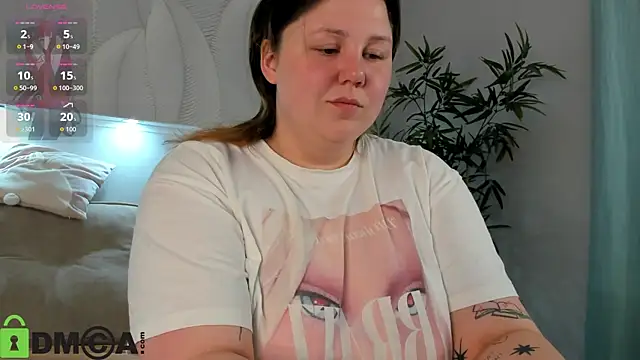 Snapshot of Ruth_Oliver chatting on 07/17/26, 01:14 Ruth Oliver online show from 07/17/26, 01:14