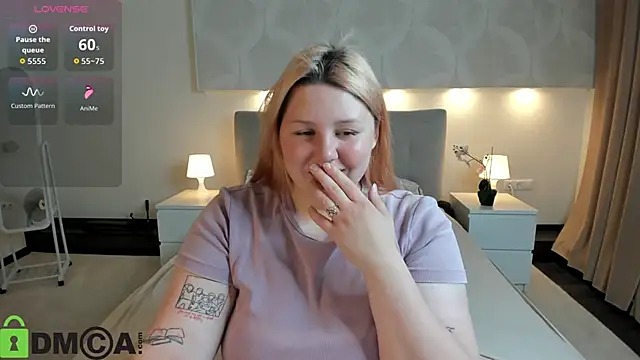 Snapshot of Ruth_Oliver chatting on 10/07/25, 01:06 Ruth Oliver online show from 10/07/25, 01:06