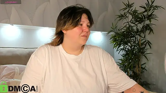 Snapshot of Ruth_Oliver chatting on 07/08/26, 01:08 Ruth Oliver online show from 07/08/26, 01:08