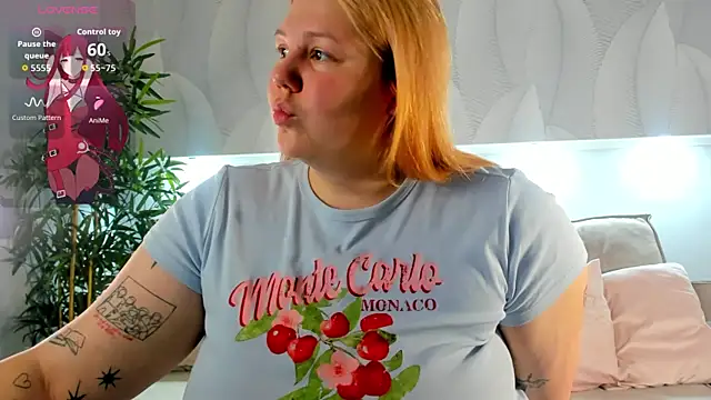 Snapshot of Ruth_Oliver chatting on 11/06/25, 01:09 Ruth Oliver online show from 11/06/25, 01:09