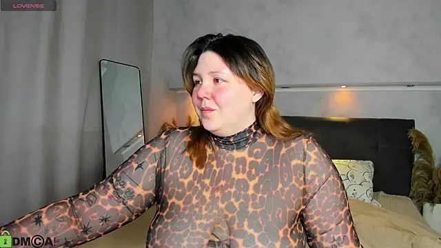 Snapshot of Ruth_Oliver chatting on 06/05/26, 01:10 Ruth Oliver online show from 06/05/26, 01:10
