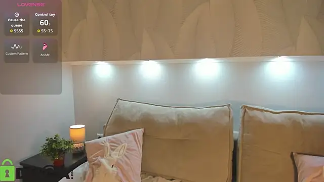 Snapshot of Ruth_Oliver chatting on 09/10/25, 12:31 Ruth Oliver online show from 09/10/25, 12:31