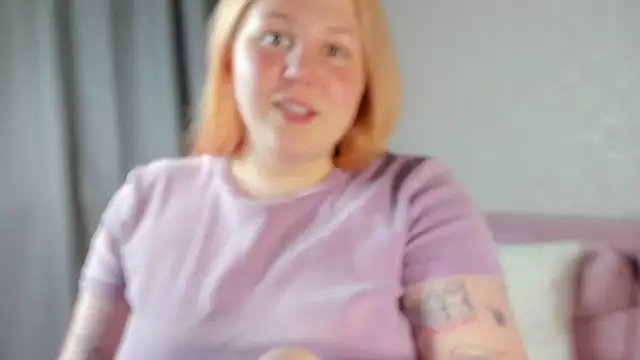 Snapshot of Ruth_Oliver chatting on 10/15/25, 01:15 Ruth Oliver online show from 10/15/25, 01:15