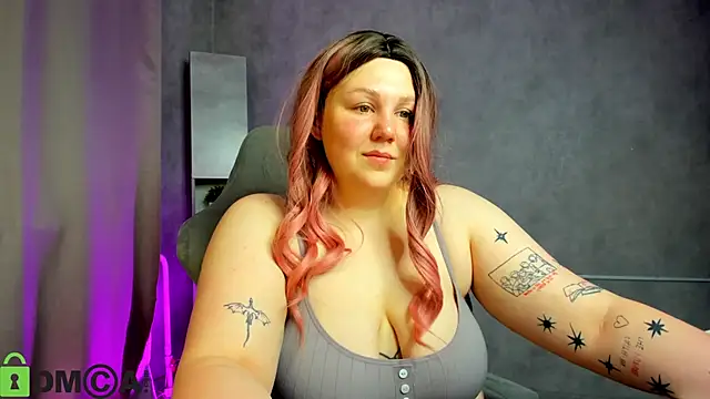 Snapshot of Ruth_Oliver chatting on 12/05/25, 01:16 Ruth Oliver online show from 12/05/25, 01:16