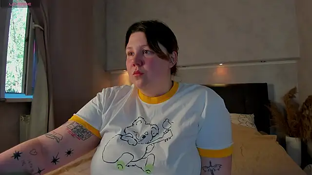 Snapshot of Ruth_Oliver chatting on 06/10/26, 01:07 Ruth Oliver online show from 06/10/26, 01:07