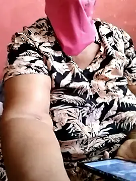 Snapshot of naughtygrannyXXX chatting on 10/06/25, 11:22 naughtygrannyXXX online show from 10/06/25, 11:22
