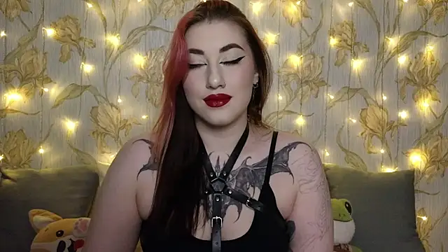 Snapshot of Kimpossible1 chatting on 12/19/24, 02:13 Kimpossible1 online show from 12/19/24, 02:13