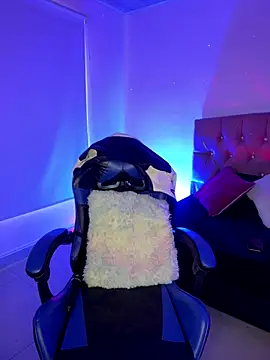 Snapshot of Ady_18 chatting on 12/20/25, 09:28 Ady 18 online show from 12/20/25, 09:28