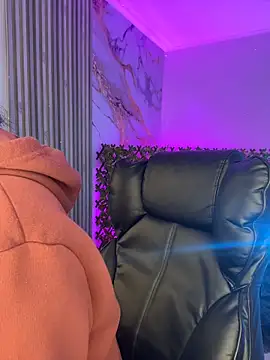 Ady 18 online show from 03/21/26, 06:45