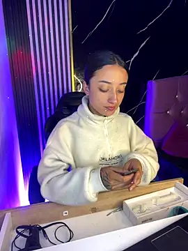 Ady 18 online show from 11/20/25, 08:09