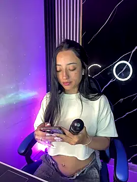 Ady 18 online show from 12/18/25, 08:23