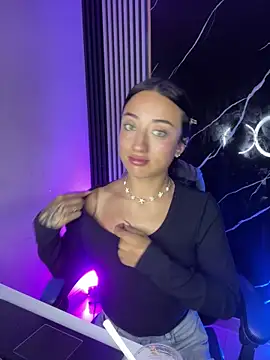 Ady 18 online show from 12/17/25, 08:14