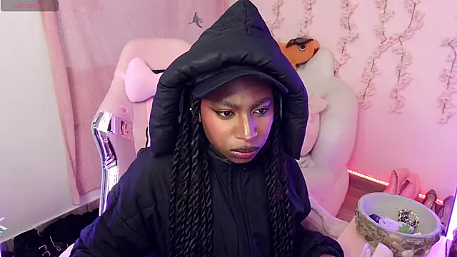 Queen perla  online show from 12/17/25, 11:10