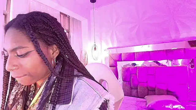 Snapshot of Queen_perla_ chatting on 07/12/26, 12:39 Queen perla online show from 07/12/26, 12:39