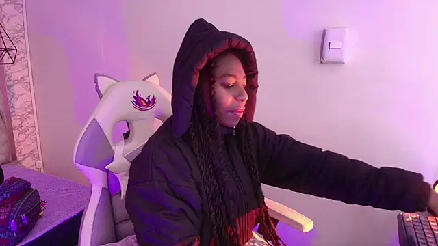 Queen perla  online show from 11/24/25, 11:43