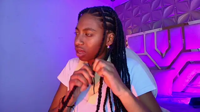 Snapshot of Queen_perla_ chatting on 04/26/26, 01:41 Queen perla online show from 04/26/26, 01:41