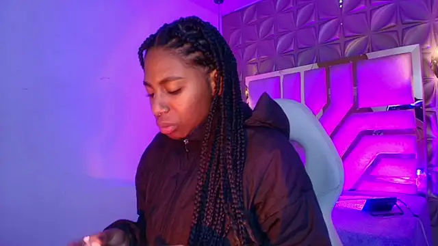 Snapshot of Queen_perla_ chatting on 04/30/26, 12:12 Queen perla online show from 04/30/26, 12:12