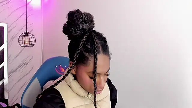 Queen perla  online show from 11/10/25, 12:10