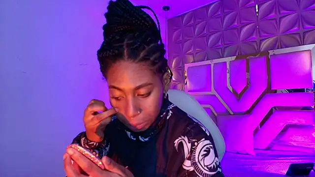 Snapshot of Queen_perla_ chatting on 05/04/26, 12:19 Queen perla online show from 05/04/26, 12:19