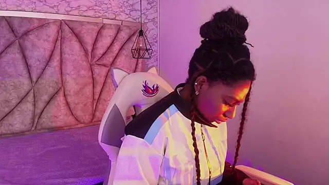 Queen perla  online show from 11/21/25, 12:26