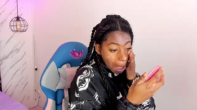 Queen perla  online show from 11/11/25, 11:27