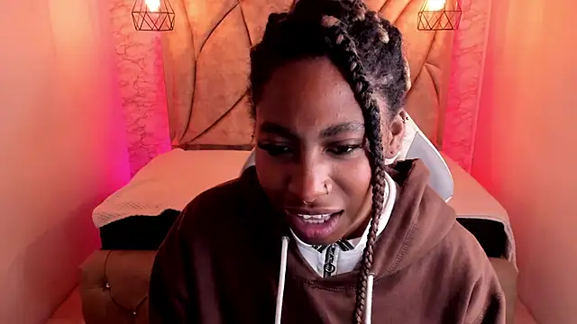Queen perla  online show from 02/13/25, 07:21