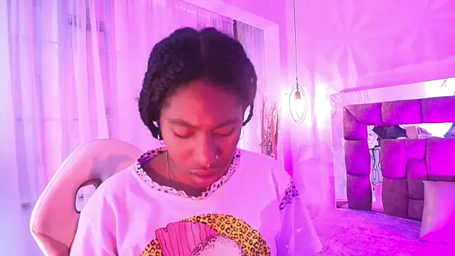 Snapshot of Queen_perla_ chatting on 07/07/26, 12:31 Queen perla online show from 07/07/26, 12:31